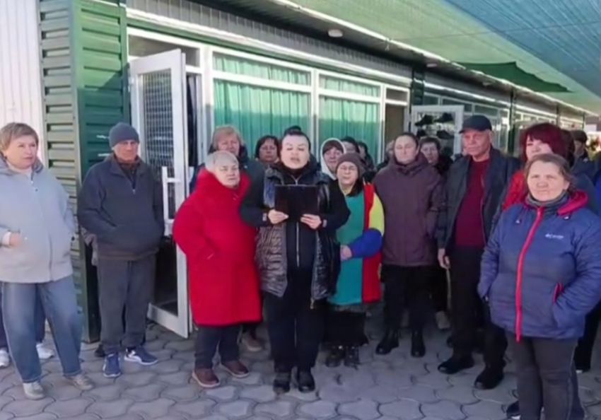 «Только Путин нас спасет»: предприниматели Каховки пожаловались президенту на рейдерский захват рынка