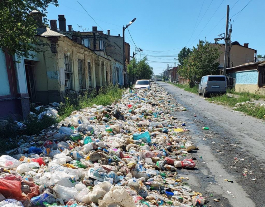 Жители пожаловались на мусорный коллапс в столице Херсонской области