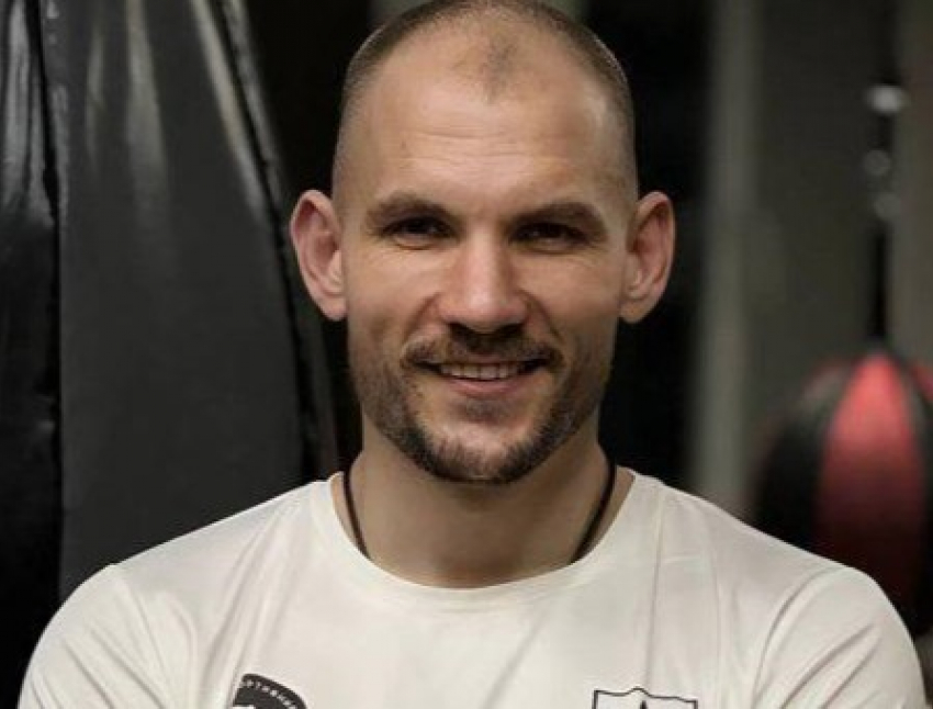 «Пока не отбила»: волонтёра, сопровождавшего Анджелину Джоли в Херсоне, не выпускают сотрудники ТЦК 