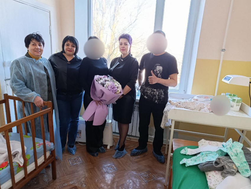 В Геническе отказной младенец обрёл новую семью прямо в роддоме