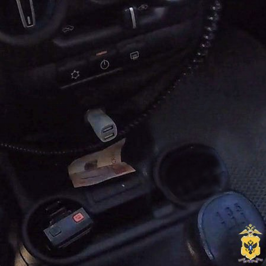 В Херсонской области калужанин попытался дать взятку сотрудникам ГИБДД