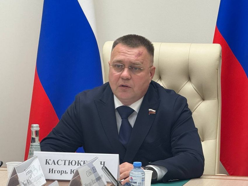 Херсонцы рискуют не пережить зиму без отопления, сенатор Кастюкевич обвинил Джоли