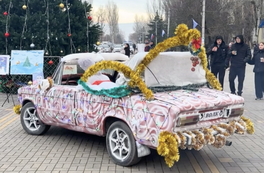 Новогоднюю машину с «волком» за рулём сняли на улице Скадовска