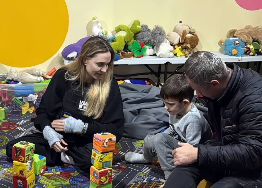 Швыдкой объяснил, зачем Киев привёз Джоли в Херсон