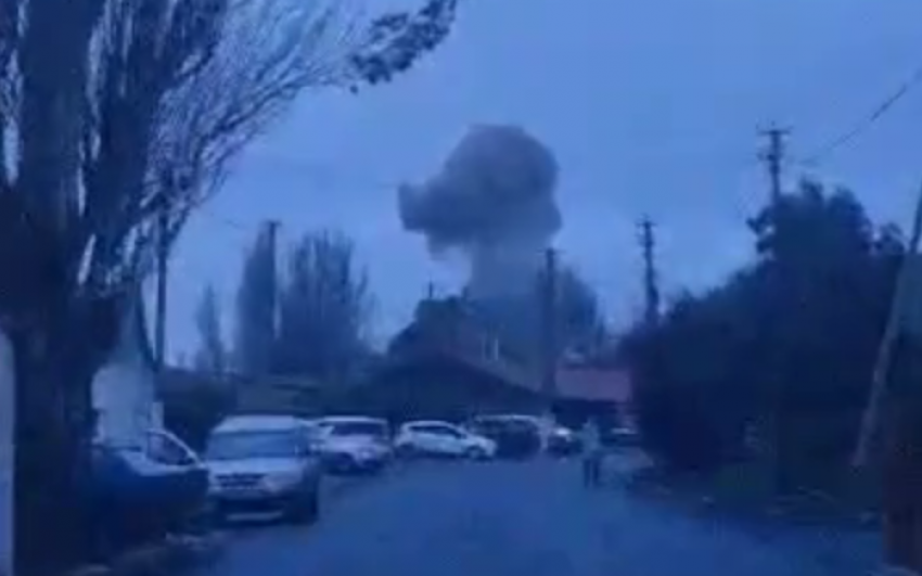 Появилось видео ударов БПЛА ВСУ по Геническу