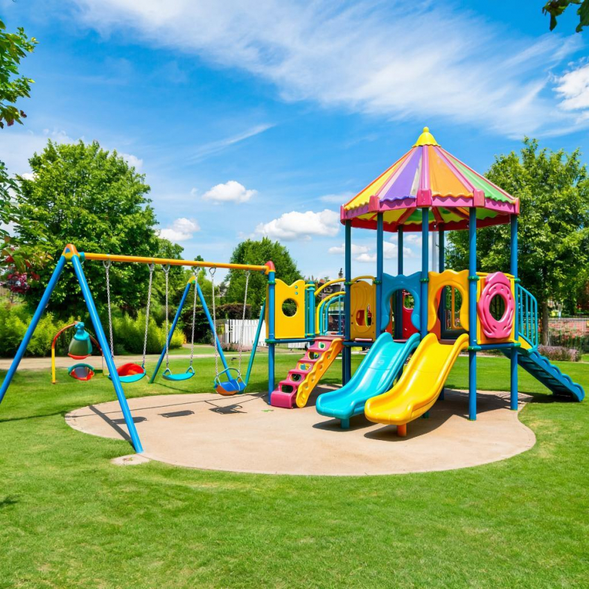 В Херсоне бойцы ВСУ оккупировали детскую площадку и угрожали местным жителям расправой