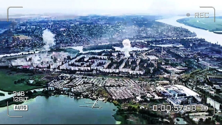 Мощный удар ФАБ-3000 по ВСУ на острове Карантинный в Херсоне сняли на видео