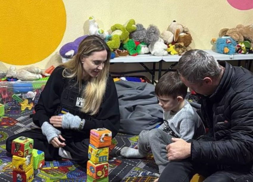 Филипчук раскритиковал «гастроли» Анджелины Джоли в Херсон