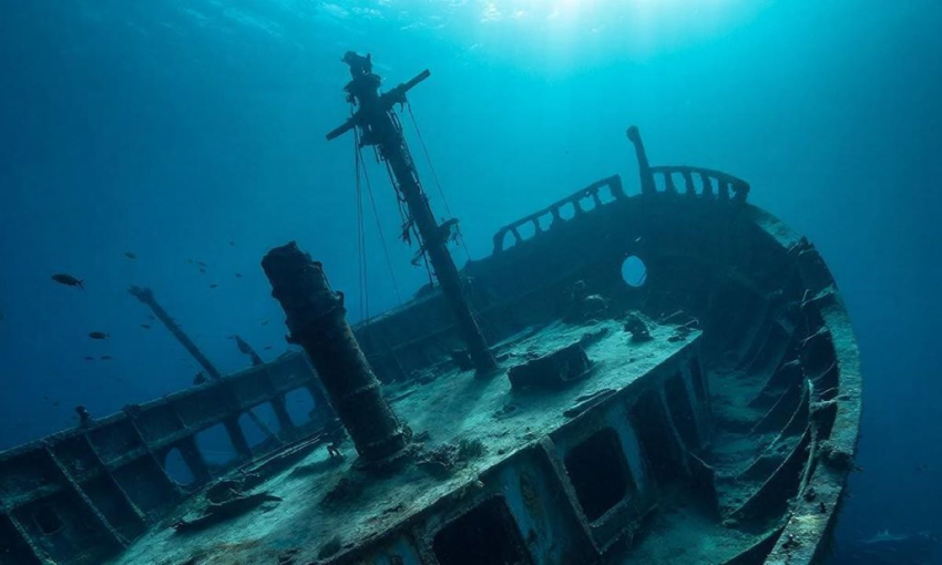 В Херсонской области минимущество обязали убрать затонувшее судно из акватории Азовского моря