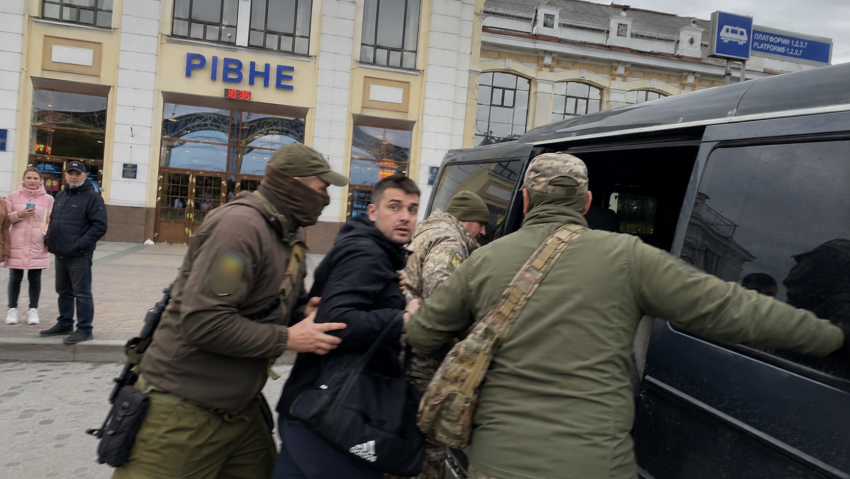 Мужчину, который выехал из Алешек на Украину, в первый же день задержали ТЦК