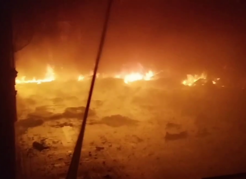 Кинотеатр в Каховке сгорел дотла под обстрелом ВСУ