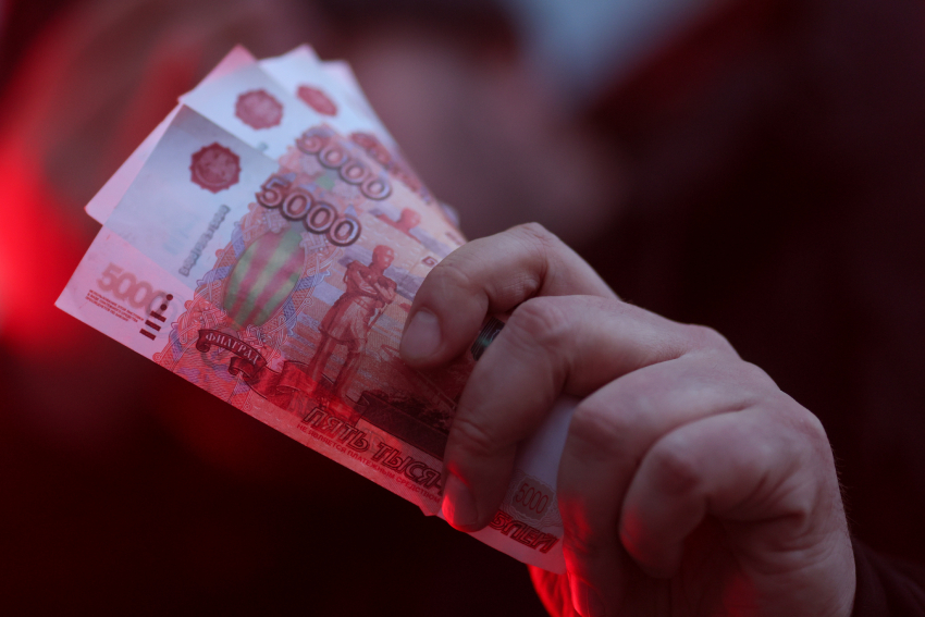 Работники херсонского предприятия пожаловались на долги по зарплате 