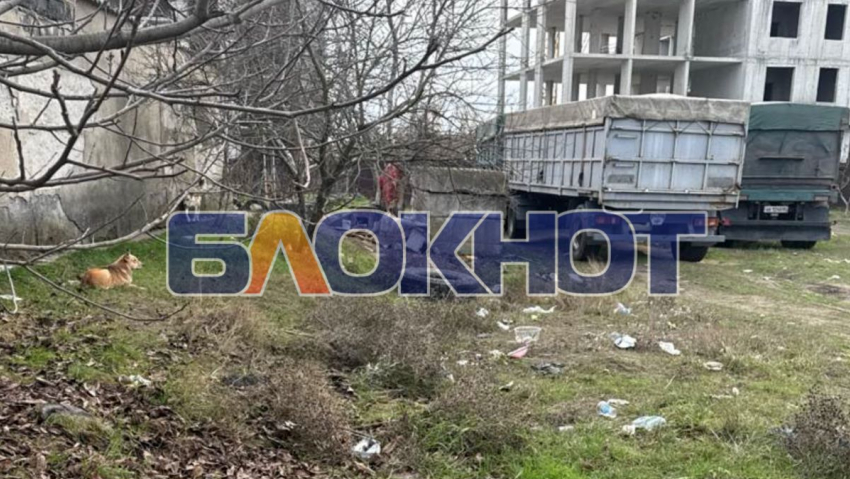 В Геническе свалка рядом с ЖК «Семейный парк» продолжила расти