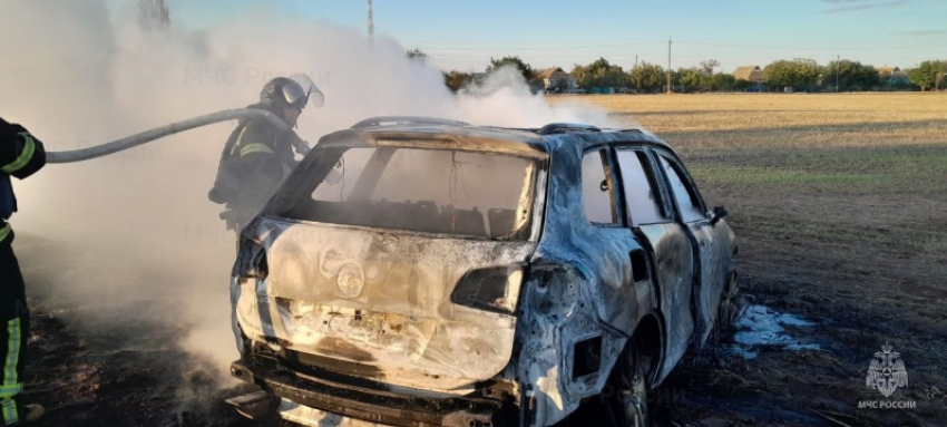 В Михайловке попавшее в ДТП авто сгорело дотла