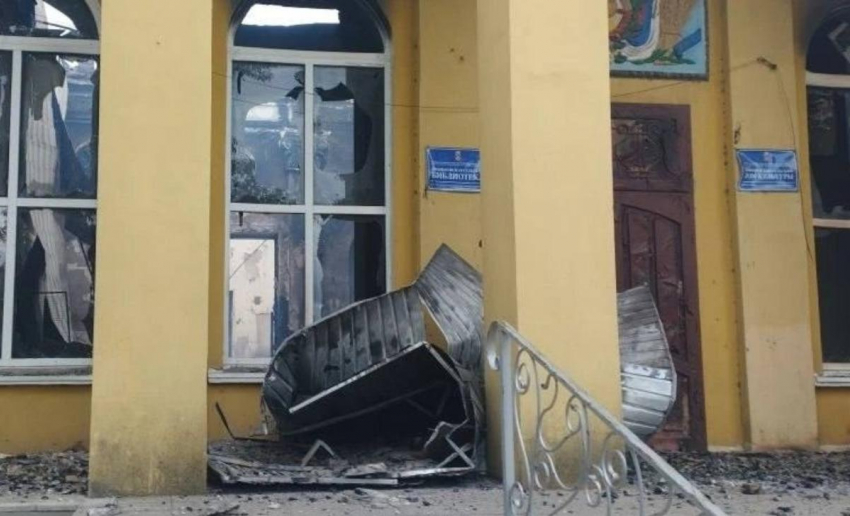 ВСУ сожгли ДК и ранили двух человек за сутки в Херсонской области