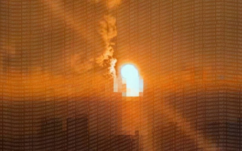 Пролетевшие над Херсоном дроны ударили по терминалу с ракетами в Одессе