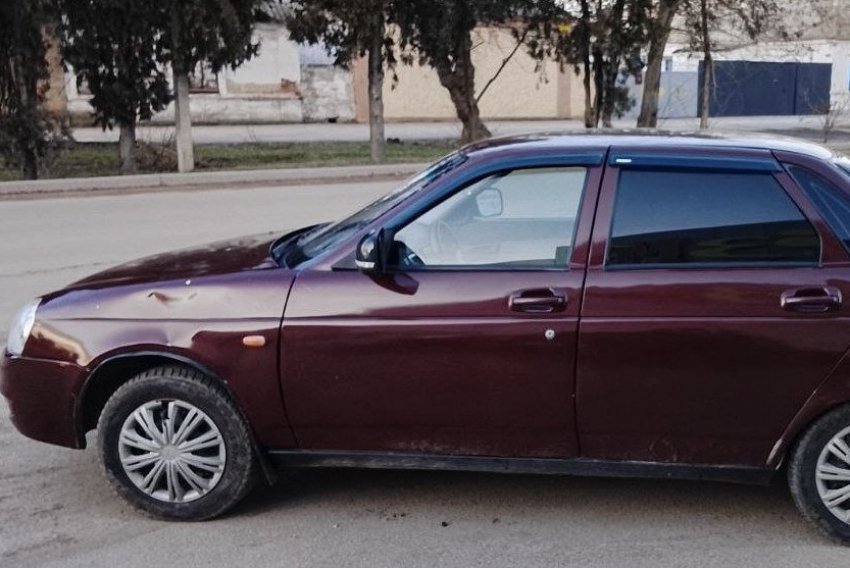 В Геническе водитель «Приоры» сбил женщину на парковке