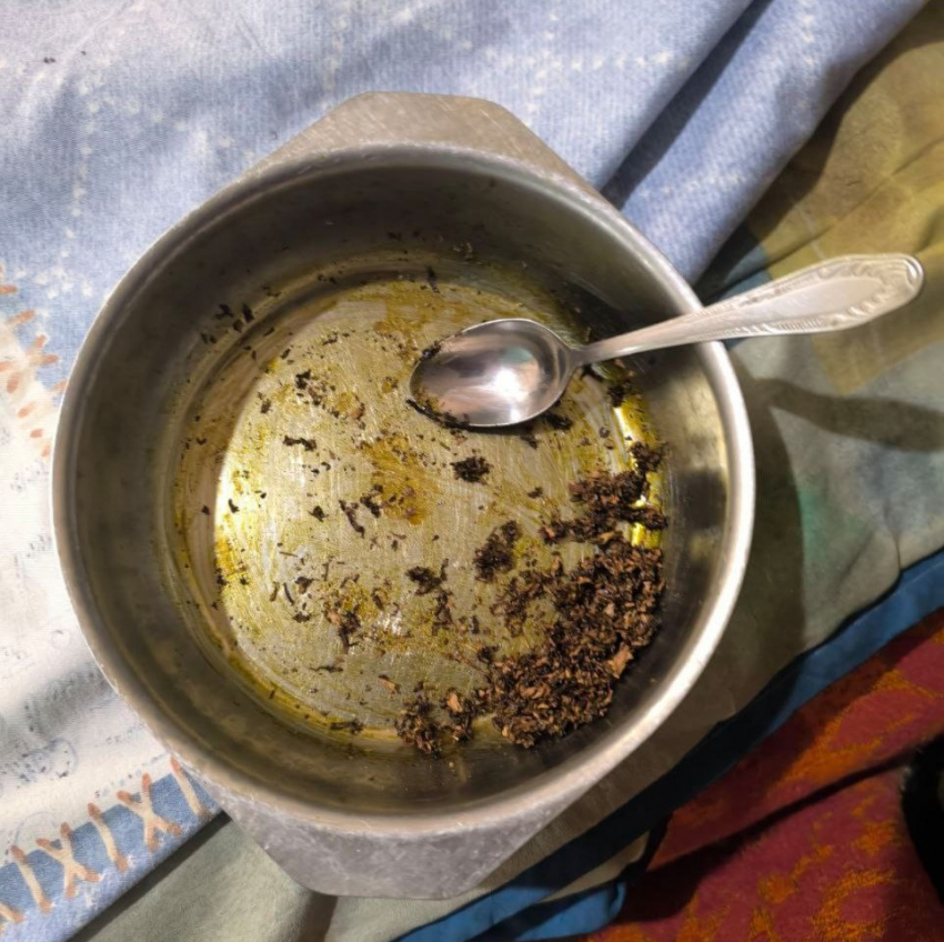 В Херсонской области мужчина делал из дикорастущей травы наркотики