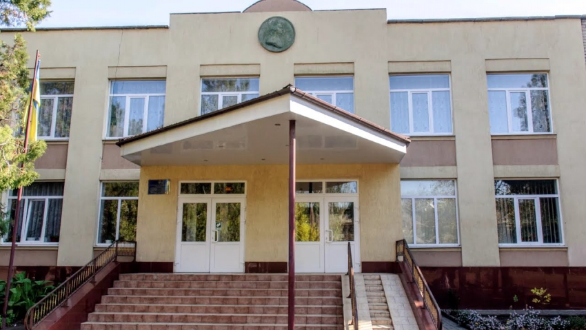 Замешанная в махинациях компания отремонтирует укрытие при школе в Херсоне